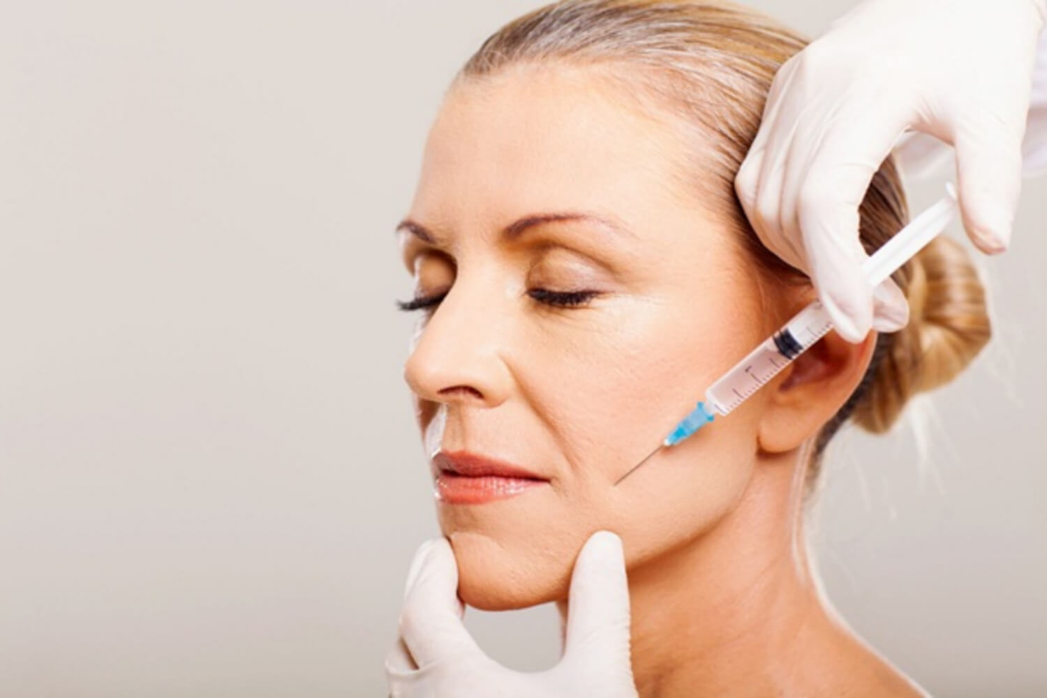Botox injections do not remove wrinkles but only provide a blurring effect