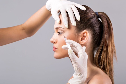 Forehead 's wrinkles removal by botox injections