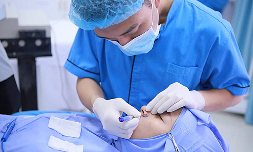 Finding a cosmetic surgeon in Da Nang is easy or difficult?