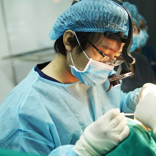 Finding a cosmetic surgeon in Da Nang is easy or difficult?